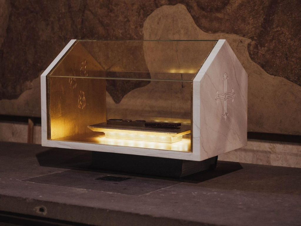 THE RETURN OF LIGHT | The Stones of the Holy Sepulchre and the Easter Rite in the heart of Florence