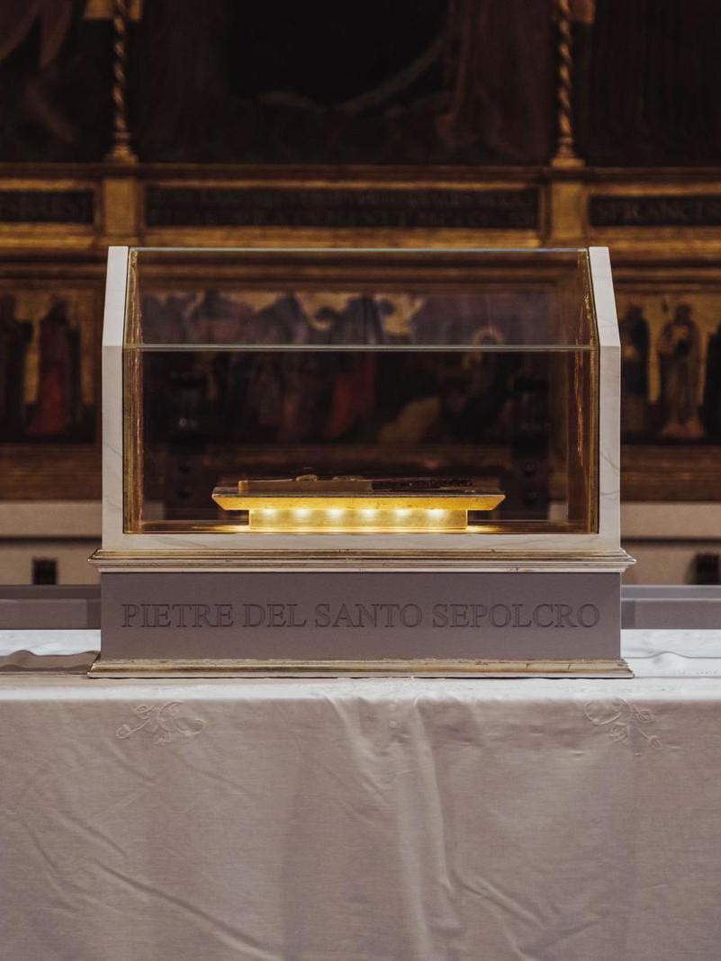 THE RETURN OF LIGHT | The Stones of the Holy Sepulchre and the Easter Rite in the heart of Florence